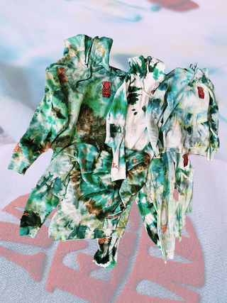 Sudadera con capucha Fredible en teñido anudado hielo "Weed Colors"