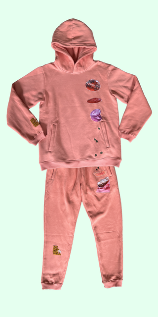 Sudadera con capucha Bagelsuit de MR EATWELL x Chloe Fineman en color "melocotón"